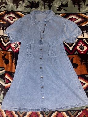 Denim Button-Front Short Sleeve Dress - Light Blue